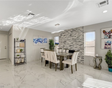 7301 Casa Solar Court - Photo Thumbnail 11