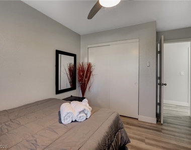 7301 Casa Solar Court - Photo Thumbnail 14