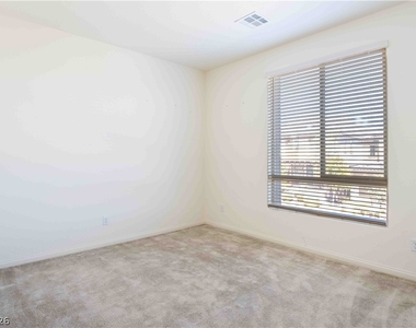 11648 Redwood Mountain Avenue - Photo Thumbnail 10
