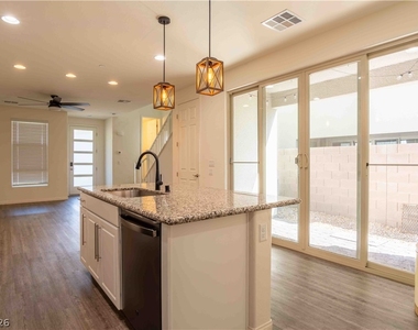 11648 Redwood Mountain Avenue - Photo Thumbnail 6