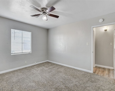 214 W Victory Road - Photo Thumbnail 14