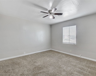 214 W Victory Road - Photo Thumbnail 16