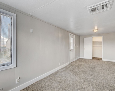 214 W Victory Road - Photo Thumbnail 23