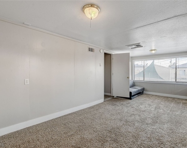 214 W Victory Road - Photo Thumbnail 22