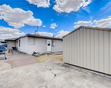 214 W Victory Road - Photo Thumbnail 29
