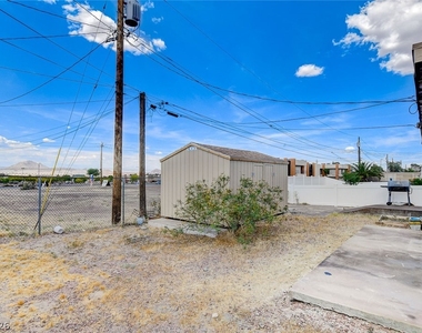 214 W Victory Road - Photo Thumbnail 32