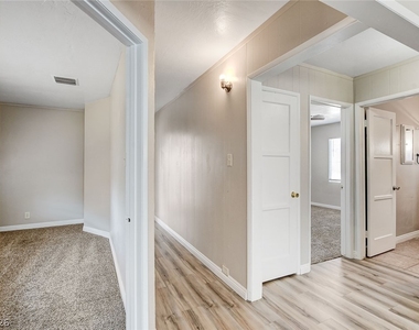 214 W Victory Road - Photo Thumbnail 11