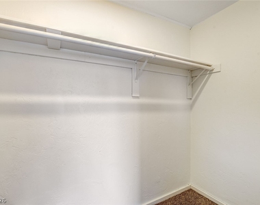 214 W Victory Road - Photo Thumbnail 26