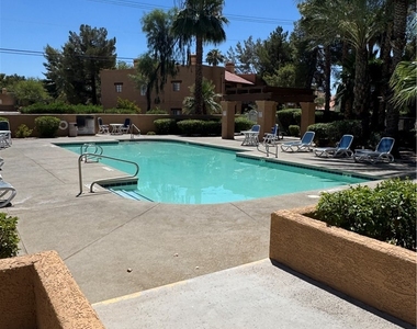 5146 S Jones Bl Boulevard - Photo Thumbnail 9
