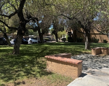 5146 S Jones Bl Boulevard - Photo Thumbnail 12
