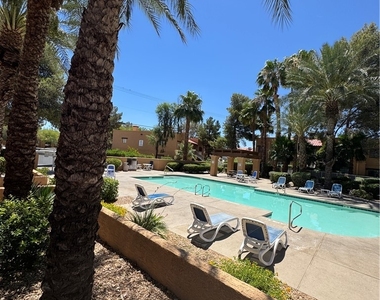 5146 S Jones Bl Boulevard - Photo Thumbnail 4