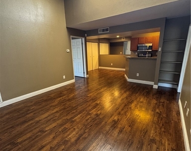 5146 S Jones Bl Boulevard - Photo Thumbnail 14