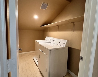 8237 Golden Flowers Street - Photo Thumbnail 13