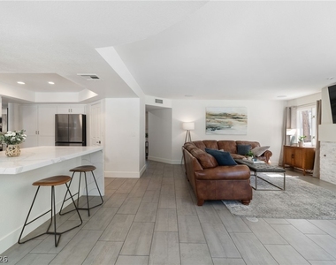 2233 Versailles Court - Photo Thumbnail 43
