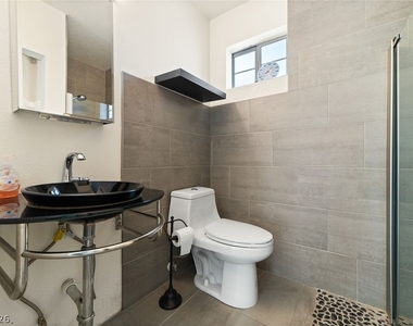 2233 Versailles Court - Photo Thumbnail 63