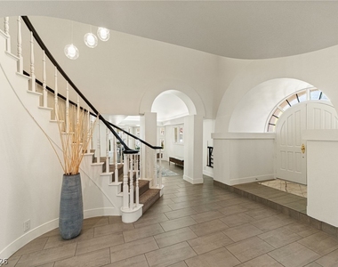 2233 Versailles Court - Photo Thumbnail 26
