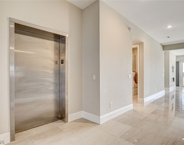 9133 Las Manaitas Avenue - Photo Thumbnail 2