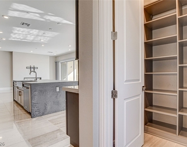 9133 Las Manaitas Avenue - Photo Thumbnail 27