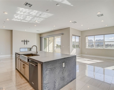 9133 Las Manaitas Avenue - Photo Thumbnail 14