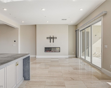 9133 Las Manaitas Avenue - Photo Thumbnail 8