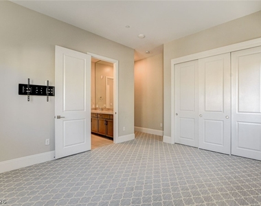 9133 Las Manaitas Avenue - Photo Thumbnail 32