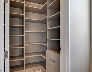9133 Las Manaitas Avenue - Photo Thumbnail 28
