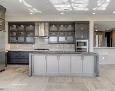 9133 Las Manaitas Avenue - Photo Thumbnail 11