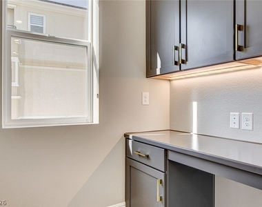 9133 Las Manaitas Avenue - Photo Thumbnail 26