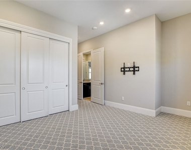 9133 Las Manaitas Avenue - Photo Thumbnail 30