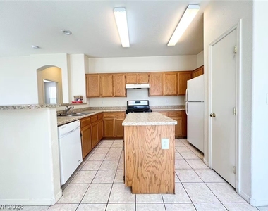 4929 Droubay Drive - Photo Thumbnail 6