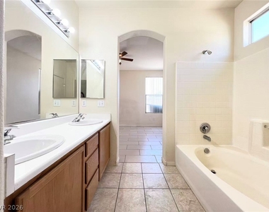 4929 Droubay Drive - Photo Thumbnail 12
