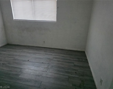 595 S Royal Crest Circle - Photo Thumbnail 6