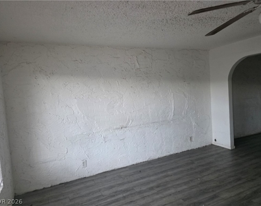 595 S Royal Crest Circle - Photo Thumbnail 2