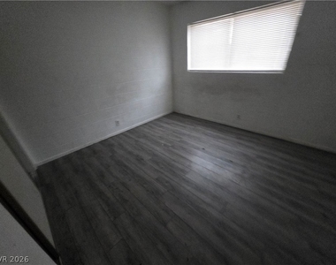 595 S Royal Crest Circle - Photo Thumbnail 1