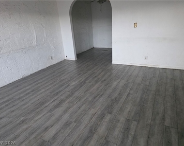595 S Royal Crest Circle - Photo Thumbnail 3