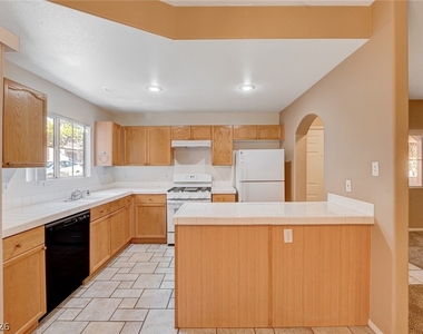 10553 Pine Pointe Avenue - Photo Thumbnail 11