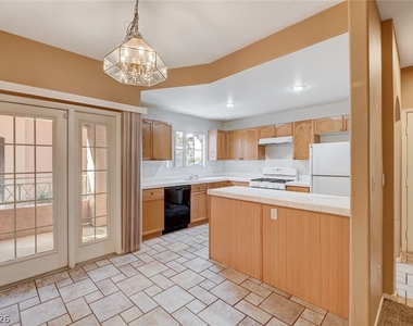 10553 Pine Pointe Avenue - Photo Thumbnail 8
