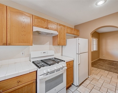 10553 Pine Pointe Avenue - Photo Thumbnail 13