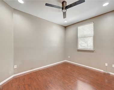 4421 Desert Home Avenue - Photo Thumbnail 4