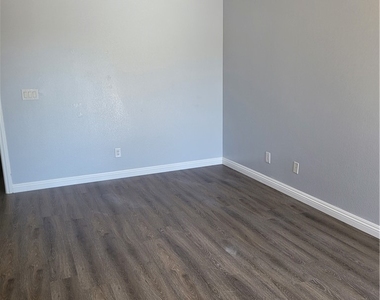 10564 Moultrie Avenue - Photo Thumbnail 17