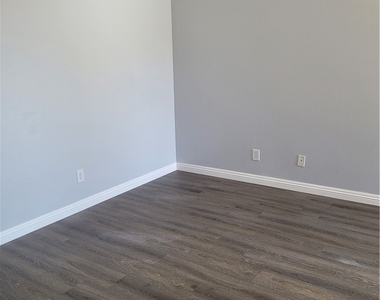 10564 Moultrie Avenue - Photo Thumbnail 16