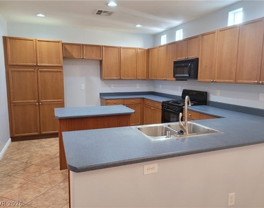 10564 Moultrie Avenue - Photo Thumbnail 13