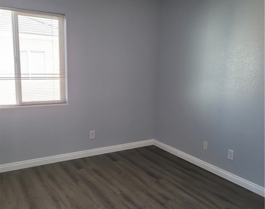 10564 Moultrie Avenue - Photo Thumbnail 30