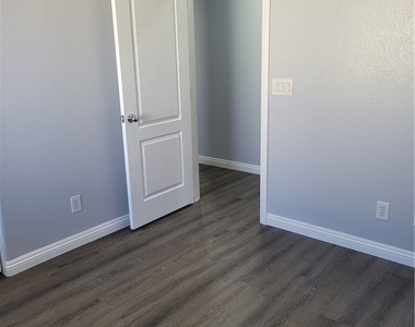10564 Moultrie Avenue - Photo Thumbnail 29