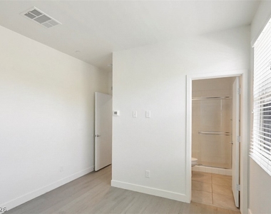 11604 Kindle Corner Avenue - Photo Thumbnail 9