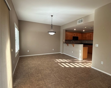 825 Canterra Street - Photo Thumbnail 7