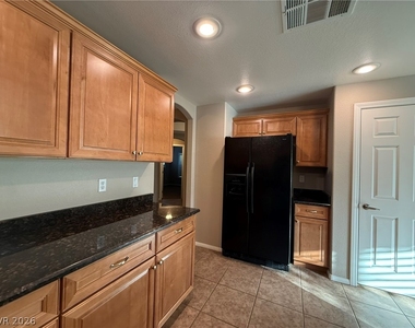 825 Canterra Street - Photo Thumbnail 4