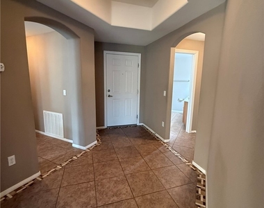 825 Canterra Street - Photo Thumbnail 5