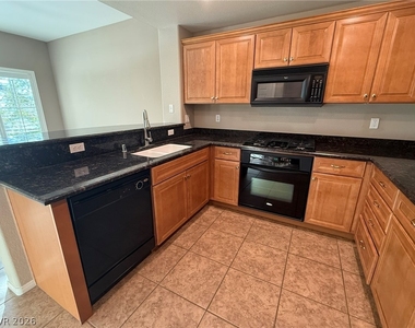 825 Canterra Street - Photo Thumbnail 3