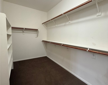 825 Canterra Street - Photo Thumbnail 11